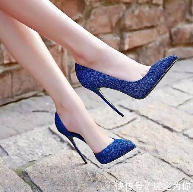 女性 尖头高跟鞋气质优雅,让女性的脚看起来更加纤细!