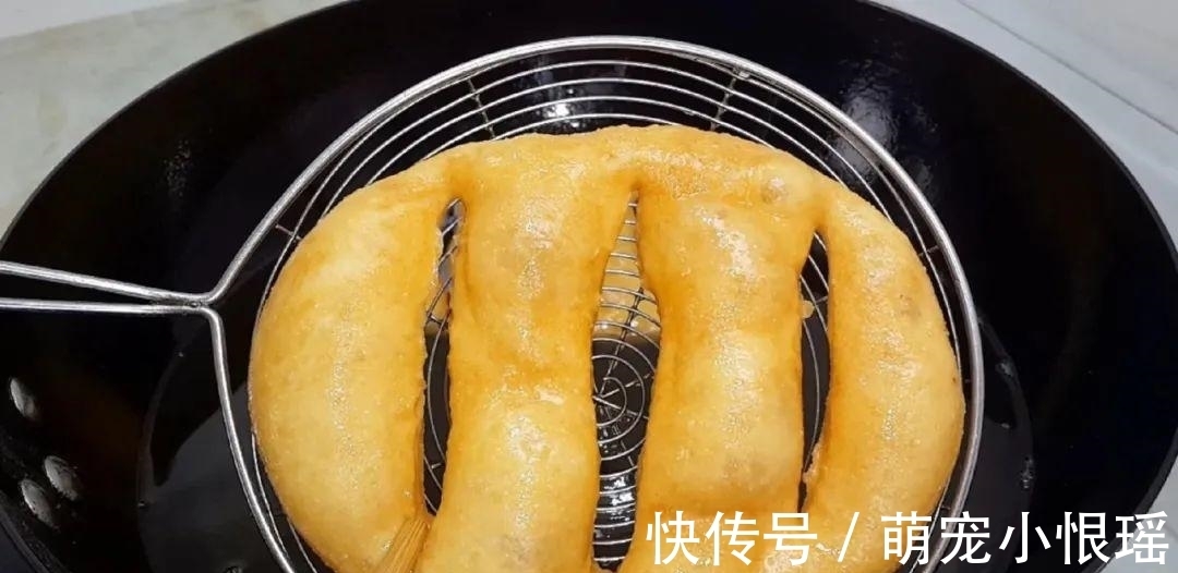 面粉别蒸馒头了，加2个鸡蛋，外皮焦脆不油腻，学会都能摆摊了