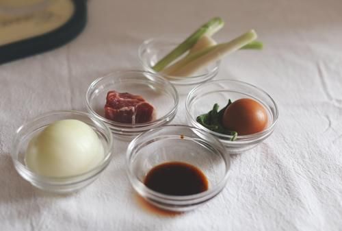  甜香|石锅嫩豆腐汤色泽诱人，甜香嫩滑，看着很红，辣度很低，满嘴回甘