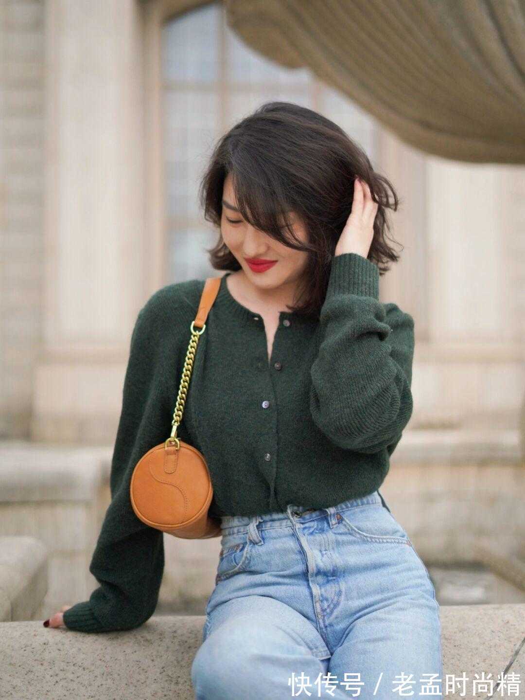 穿搭|30+女人怎么穿?“针织衫+牛仔裤”才是今秋标配,优雅时髦显气质