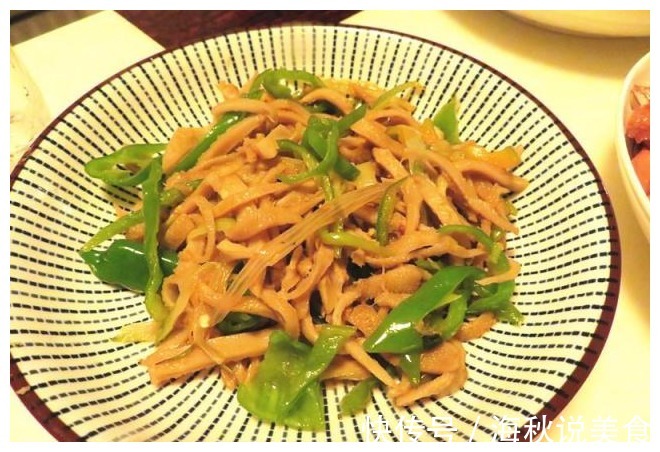 带着老公回娘家，母亲下厨做了一桌菜招待，饭后我和老公不想走了