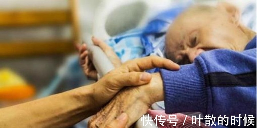 心酸|“满口牙，吃后人”，长寿老人会向子女“借寿”？原因心酸又现实