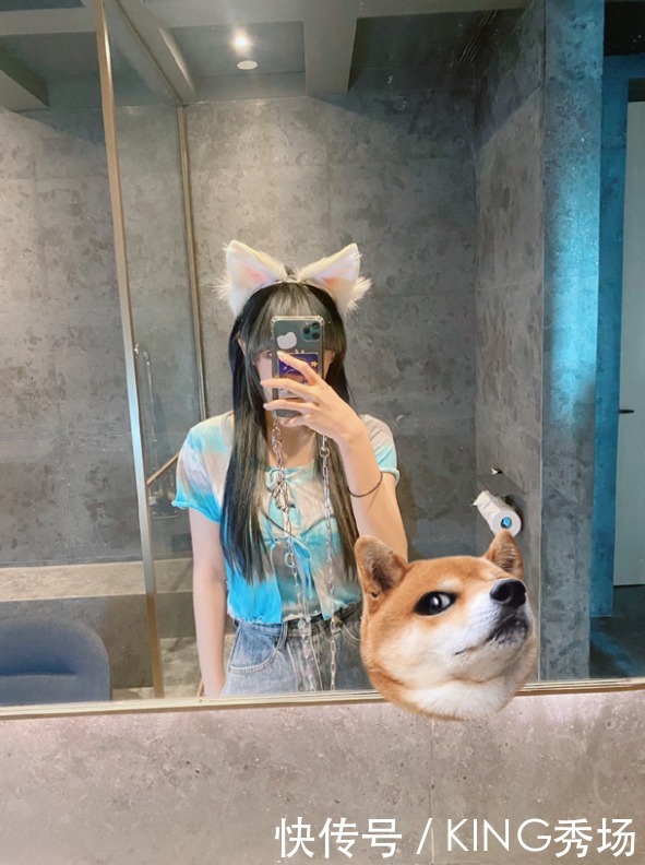 服装|普通T恤也可这样穿?别看前面平平无奇,看完背部才知道亮点