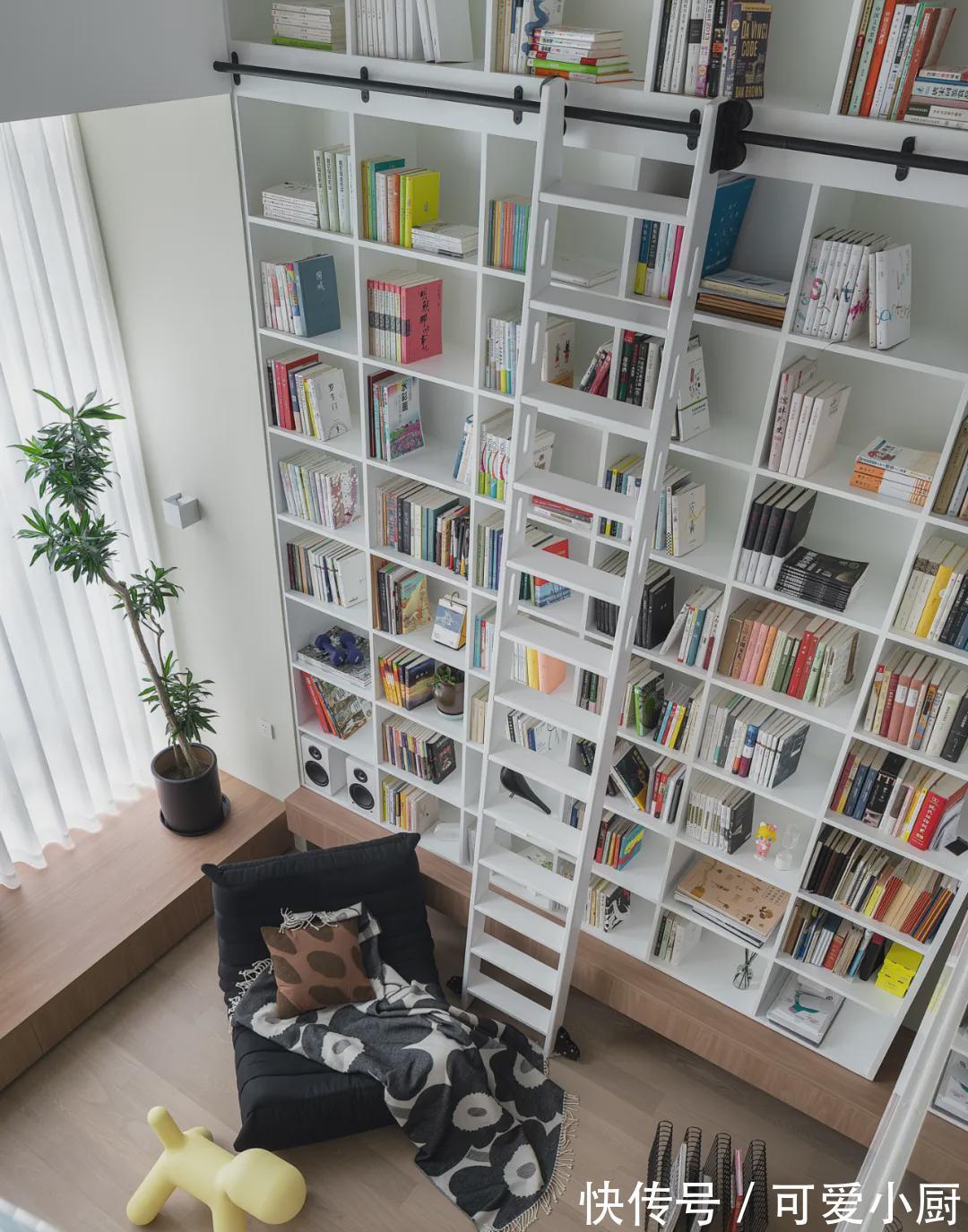 收纳|厉害了!35㎡迷你单身公寓,客厅挑空设计,装出了别墅大气感!