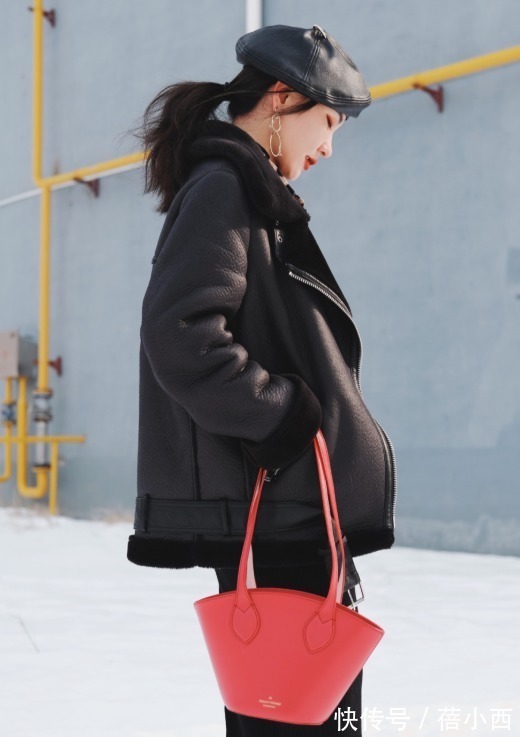 半身裙 冬季穿搭要有女人味,试试“毛茸茸的外套”,精致与温柔感都有了