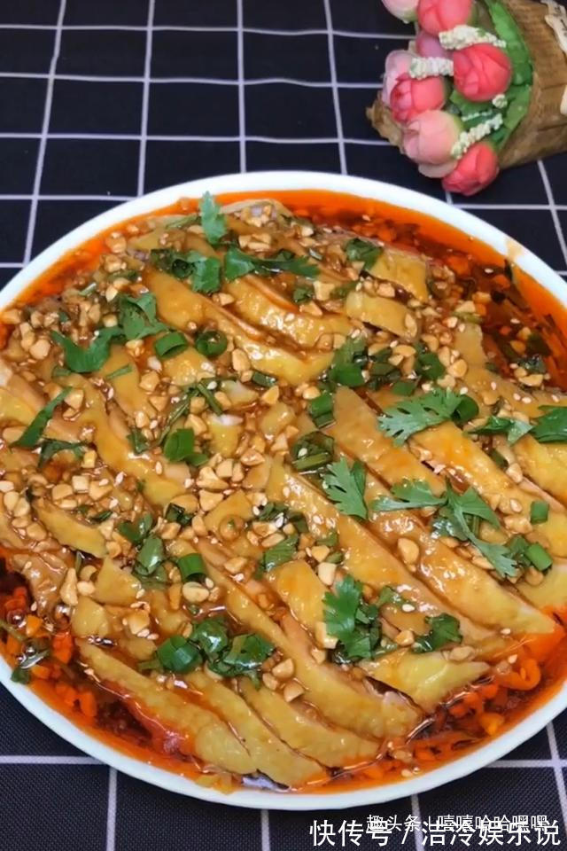 凉拌鸡腿，咸鲜微辣，吃着开胃又下饭，鲜嫩又多汁哟！