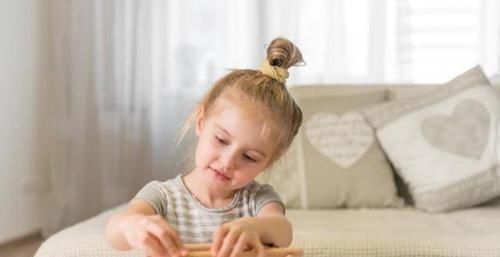 发泄|孩子无理取闹千万不能用吼,家长巧用这3招,培养情绪教养