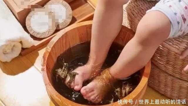 父母|父母们要注意：别再给孩子用“热水”泡脚了，不然有你后悔的时候