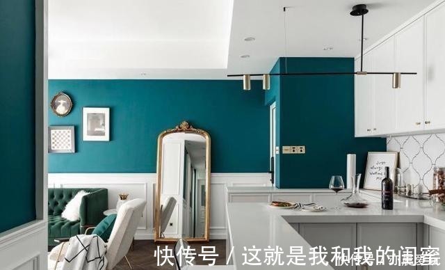 柜子|现代简约风的新房，轻奢大气，入户就被客厅背景墙迷住，漂亮极了