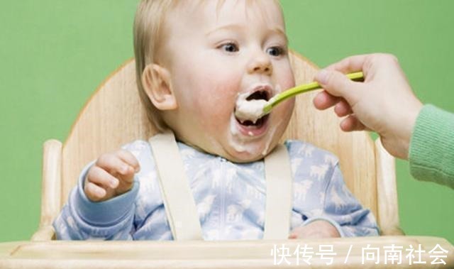 琴琴|宝宝的第一口辅食，这几种食物真的不能选，80%的家长错而不自知