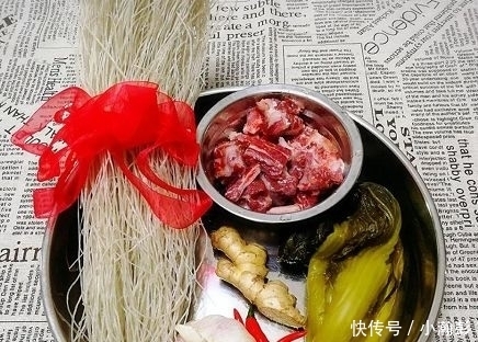 开胃|老婆做的酸菜排骨炖粉条,有荤有素,酸辣开胃,一学就会!