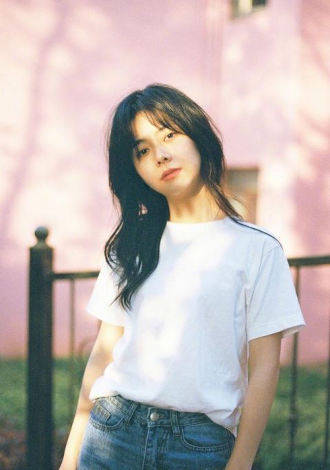 天生带妆脸的女生，脸上都有这4个特征，素颜就像化了妆一样