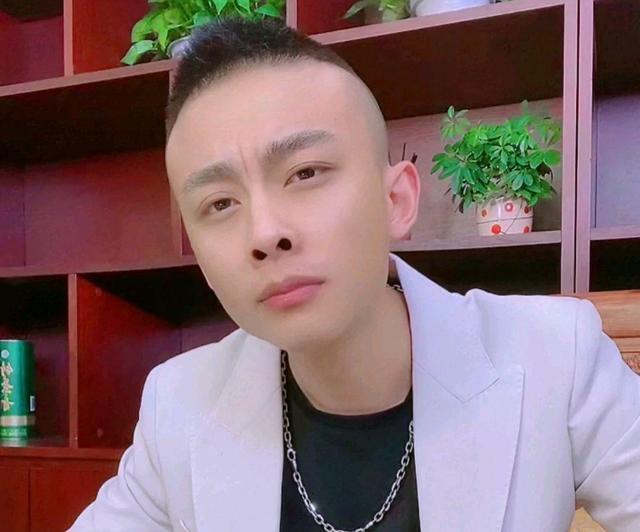 洋洋洋称他和天津李四都输了几千万,三兄弟中只有燕来洁身自好