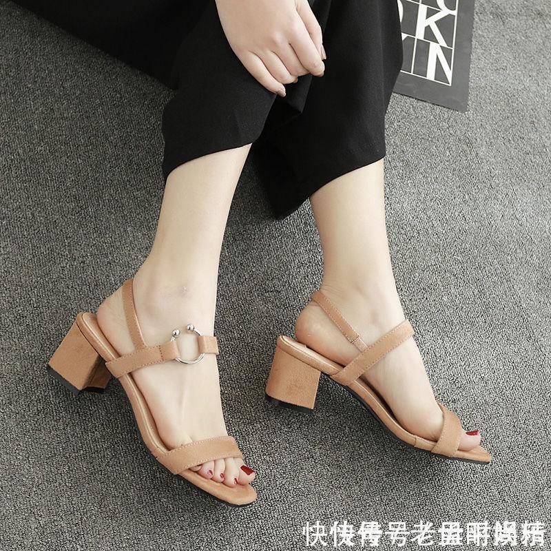 小脚 你那白嫩嫩的小脚,如果穿上第5款漂亮的凉鞋,性感多姿贼撩人