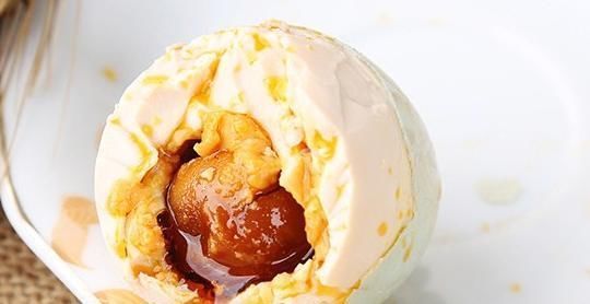 过瘾|只需三步,教你自制咸鸭蛋,富得冒油,蛋黄流沙,口感过瘾,收藏