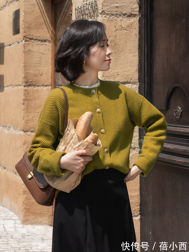 毛衣|奔三奔四的女人,建议多穿“毛衣”,搭配半身裙裤子大衣都很高级