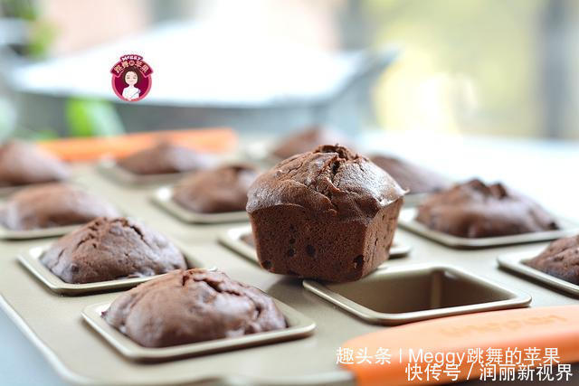  出炉|夏天想吃蛋糕别愁，2个鸡蛋做12个小蛋糕，15分钟出炉，省心快手