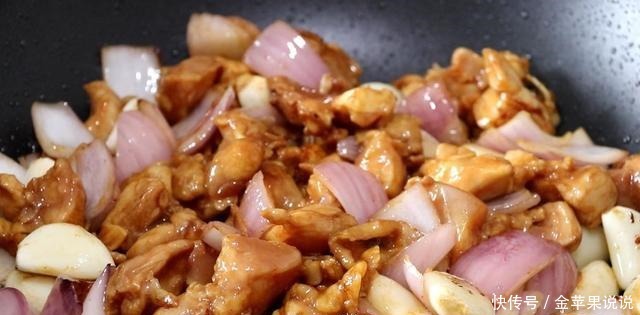 这是鸡腿的特别做法,不要焯水不用过油,味道比饭店做的都好吃