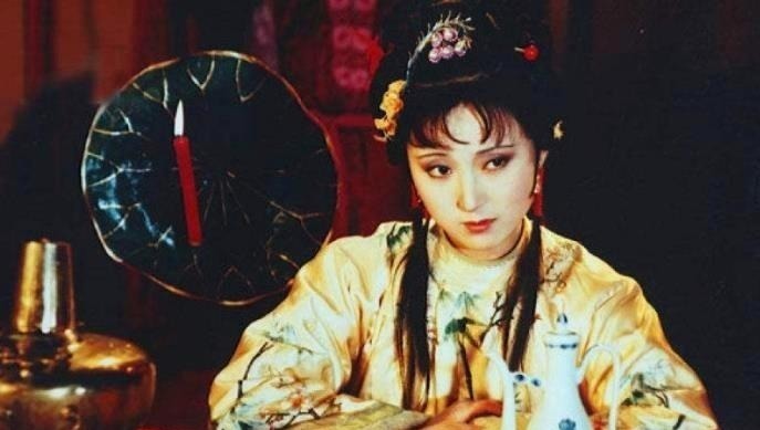 丫头@同样是二两月钱,为什么邢岫烟过得比丫头还差,林黛玉却出手阔绰