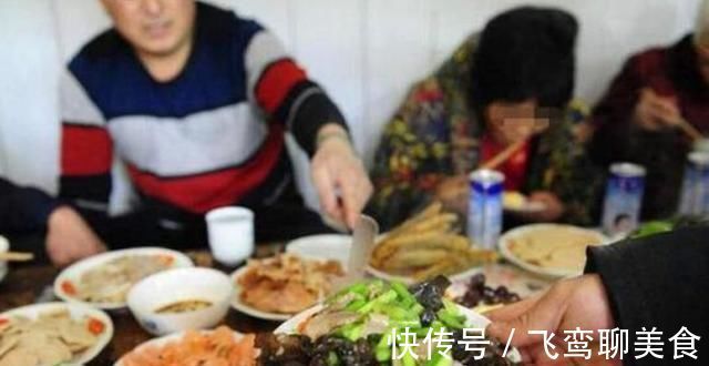 子女们|啃老又出现“新花样”,老人有苦说不出,年轻子女却不以为然