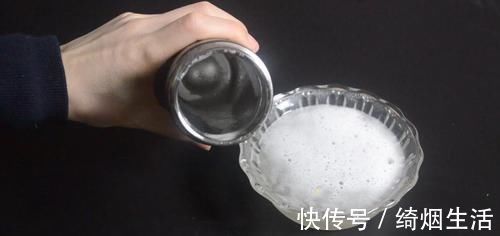 保温杯脏了不好洗?教你用一秘招,洗完就和新买的一样干净,很实用