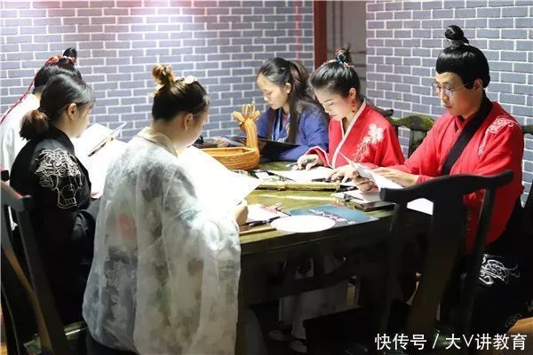 学生|清华迎来首个“虚拟学生”，美貌与才华并存，网友的评论脑洞大开