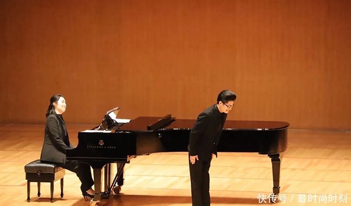 声入|《声入人心》美声男孩和石倚洁同台歌唱:他像一个大家长