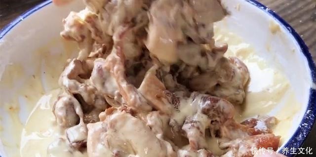 炸酥肉到底是用面粉还是淀粉,很多人都做错了,教你正确的做法!