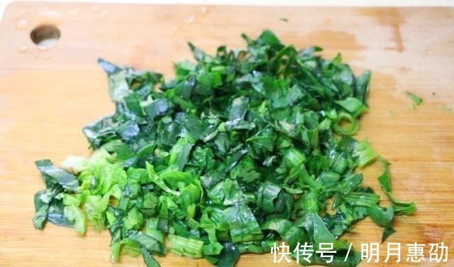 菠菜蛋饼|早餐吃它太方便了!十分钟出锅,孩子特喜欢,吃了个头蹭蹭长!