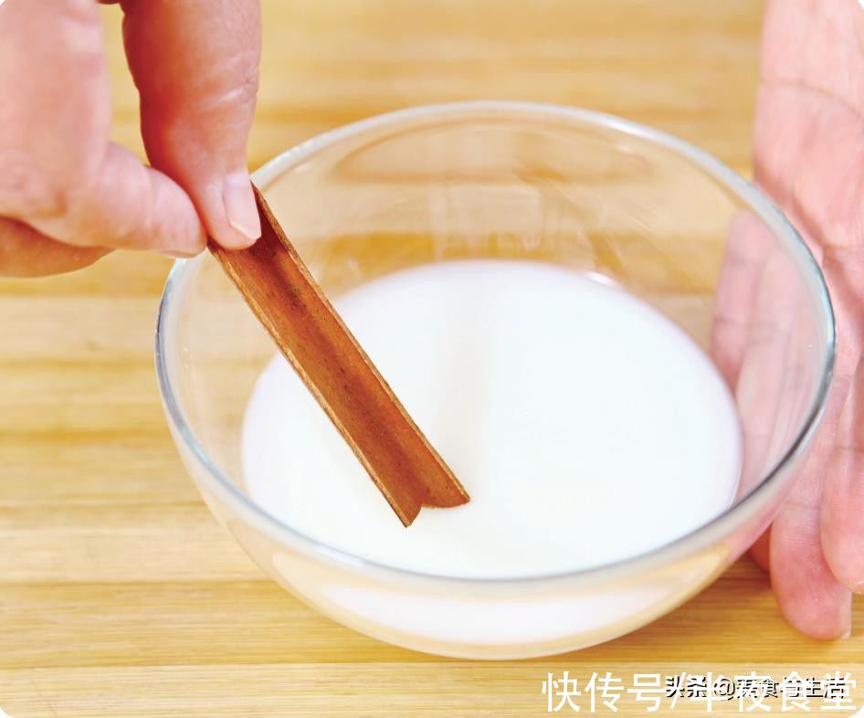 奶酪土豆球色泽金黄,外酥内软,奶香浓醇,长身体的孩子很爱吃