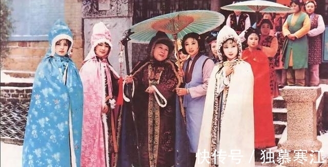 中国风$《红楼梦》雪中赏梅,堪比时装盛宴,带你领略什么叫中国风