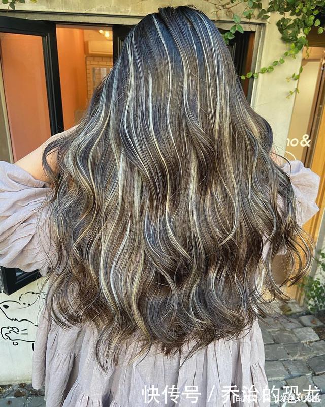 “最值得尝试”的女发,蓬松修颜很有层次感,大多数女性都喜欢