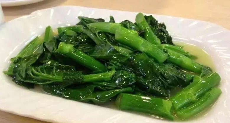 蚝油炒芥兰,家常素菜做法简便,颜色翠绿,消暑解热增食欲