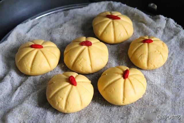 秋天，吃玉米红薯不如吃它，菜地里的“黄金菜”，蒸一蒸香甜软糯