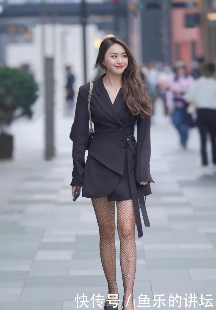 连衣裙|黑色西装款连衣裙,搭配同色高跟鞋,穿出高雅气质和迷人魅力