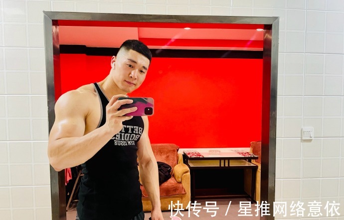 安全杠|麒麟臂堪比普通人大腿,人鱼线清晰可见,满身肌肉壮如牛!