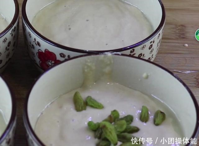 大米别再煮粥,加2个鸡蛋,教你新吃法,4碗都不够吃,真香