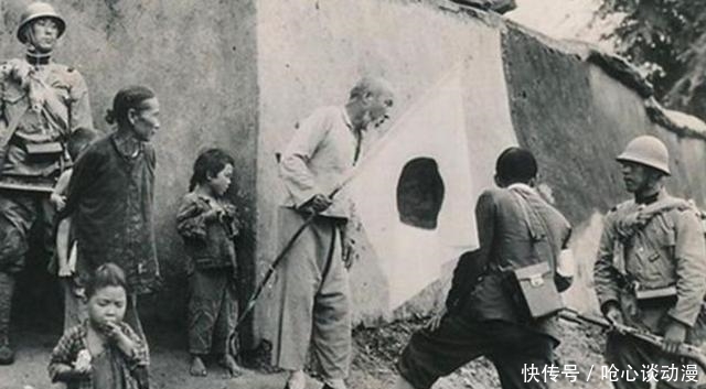 进村|鬼子进村老照片:失去女儿母亲悲痛欲绝,小姑娘的眼神充满绝望!