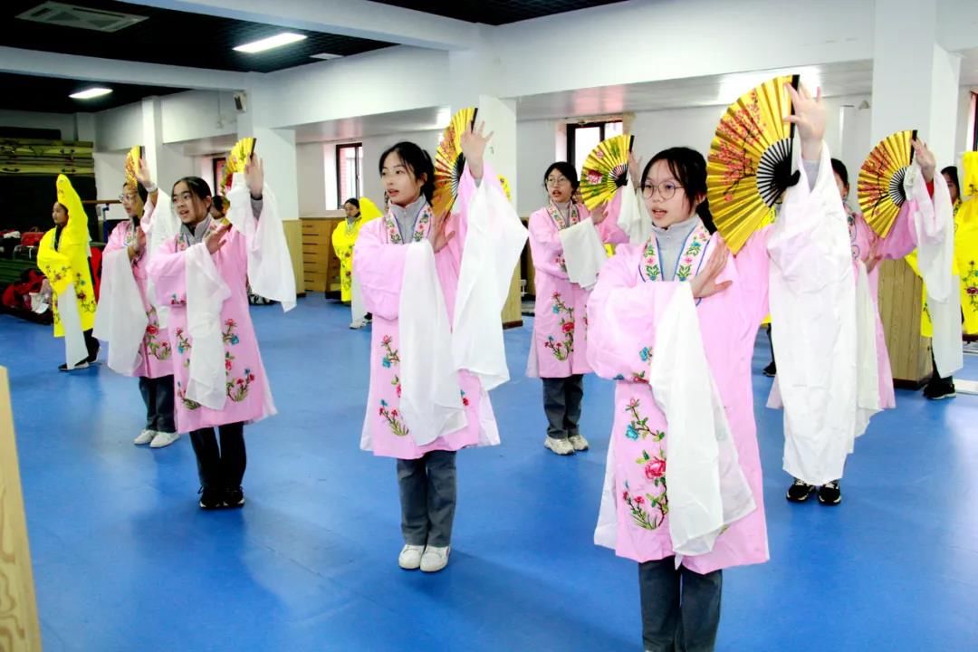 课后服务下足“绣花”功夫，3点半后的校园焕然一新|申时校园 | 申时