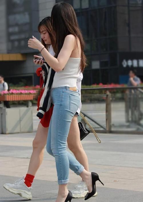 留下|街拍美女时髦的小姐姐,只会留下一个背影,不带走一片云彩