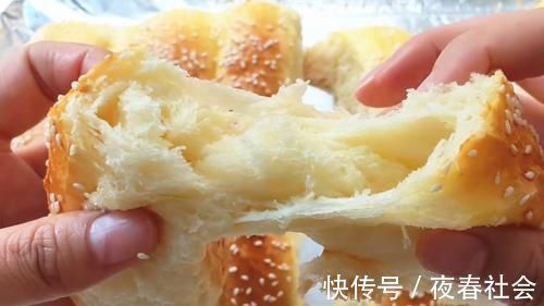 免揉面包懒人做法,不用揉面,不揉手套膜,出炉柔软又拉丝,真香