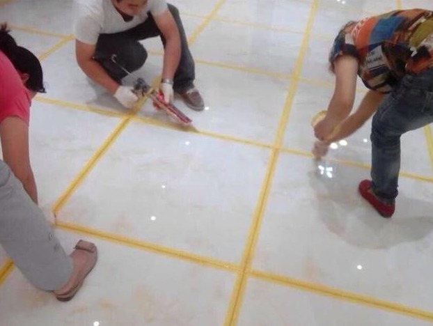 瓷砖|新房装修，要不要做美缝后悔当初没听劝，几万块钱都打水漂了！