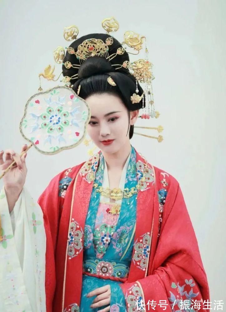 明制|中国人的嫁衣,不该只有西方的婚纱,更应该是传统的凤冠霞帔!