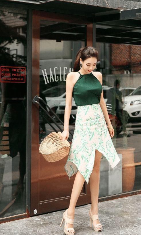 半身裙 绿色碎花半身裙,搭配吊带上衣,清新时尚显气质!