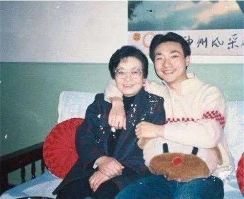 康輝|中國首批丁克如今生活怎樣康輝直言若能重來，我一定會要孩子