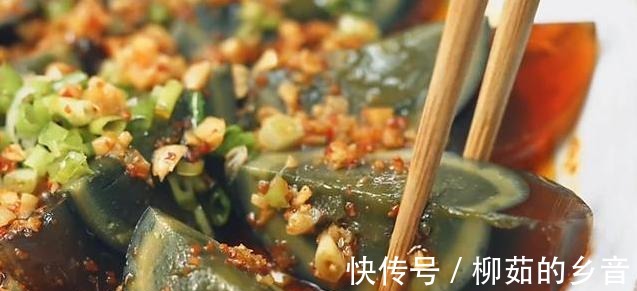 凉拌皮蛋|凉拌皮蛋总觉得又涩又腥,教您多加几个料,皮蛋好吃不腥气!