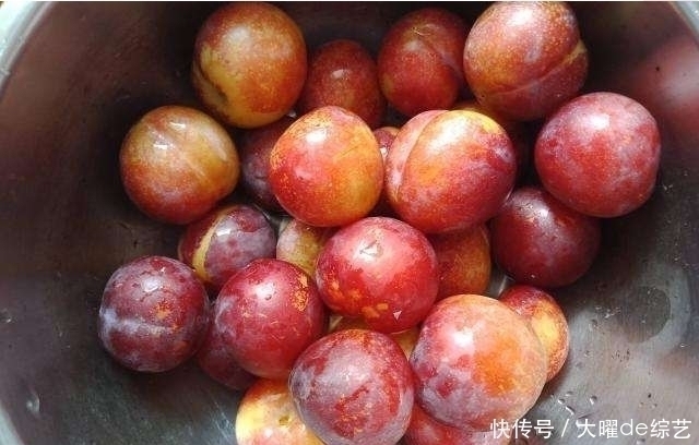 自助餐|医生忠告吃完桃子,一定莫碰6种食物,吃了等于没病找病