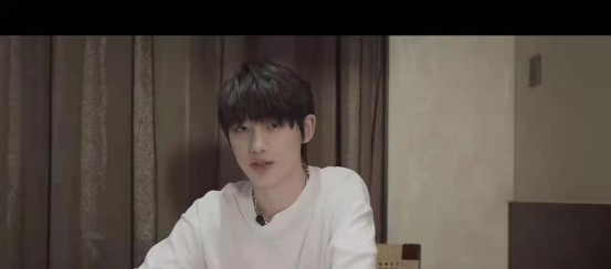 古装造型|《天官赐福》白白招黑后,丁程鑫上线读日记,少年心事惹人心疼!