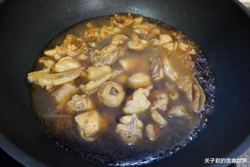  鸡肉|鸡肉吃起来的口感也非常的软嫩，把它和山药搭配在一起，分享炖鸡小技巧
