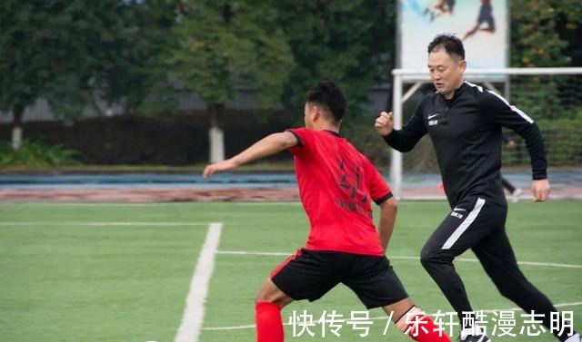 總教練|“中國太陽”來了！足球名將孫繼海成為重慶大學足球隊榮譽總教練